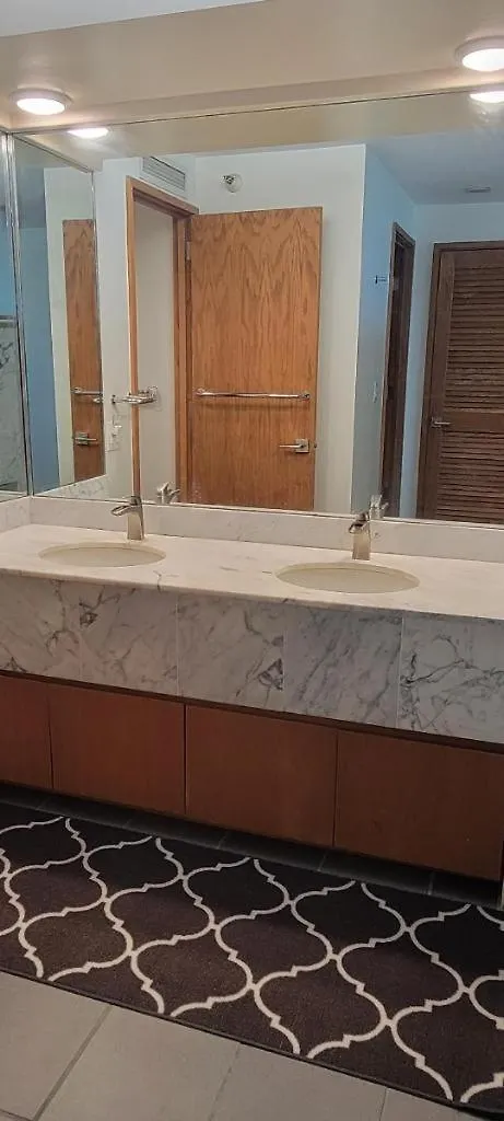 Moana Luxury Residence Honolulu